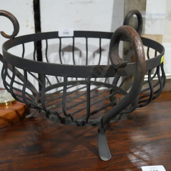 Metal fruit bowl