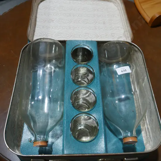 Flaggons glasses case