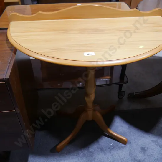Half round table