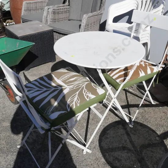 Outdoor table and 2 chairs