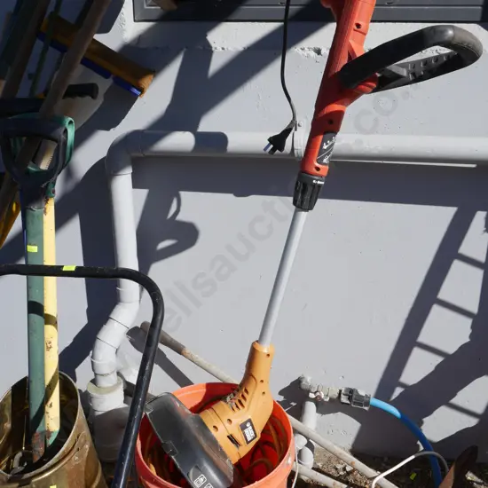 Line trimmer, bucket