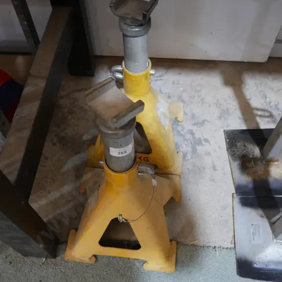 2 yellow axle stands