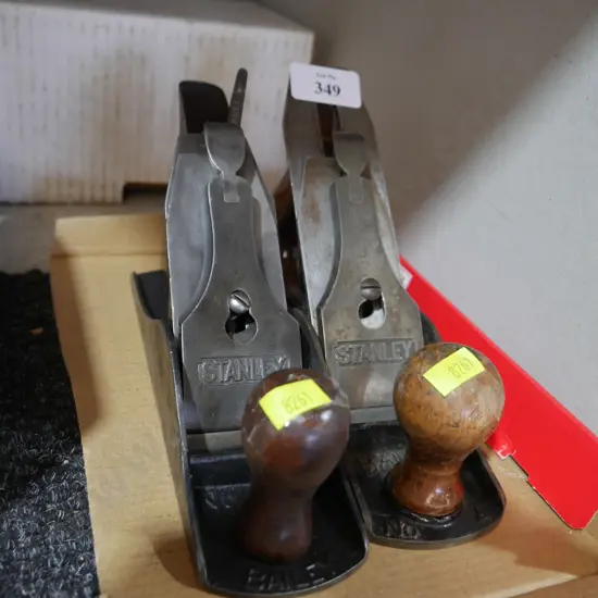 2 vintage wood planes