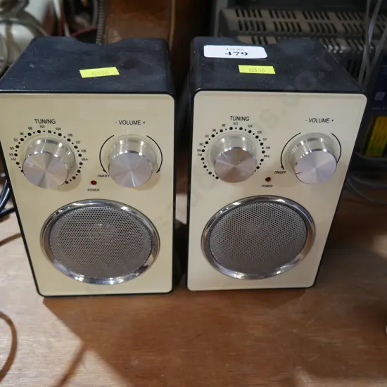 2 speaker radio