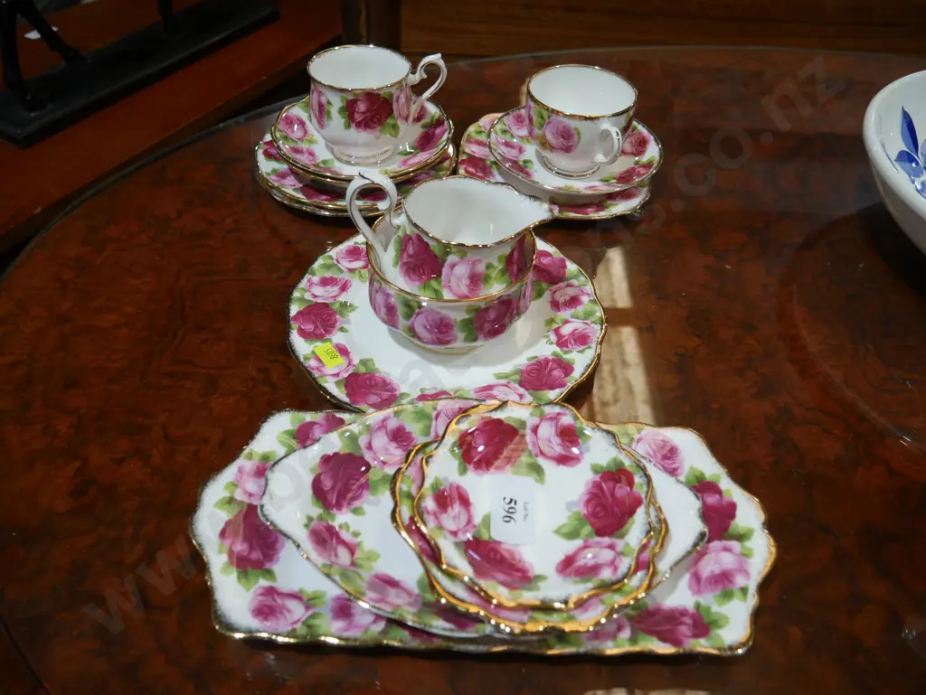 Royal Albert Old English Rose china Image 1++