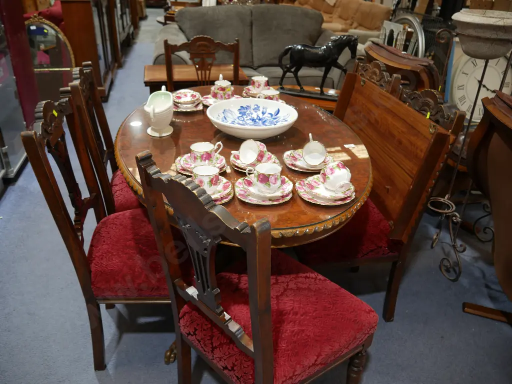 Walnut dining table and 6 chairs Image 1++