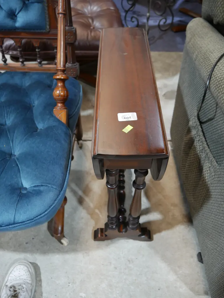 Small drop side table Image 1++