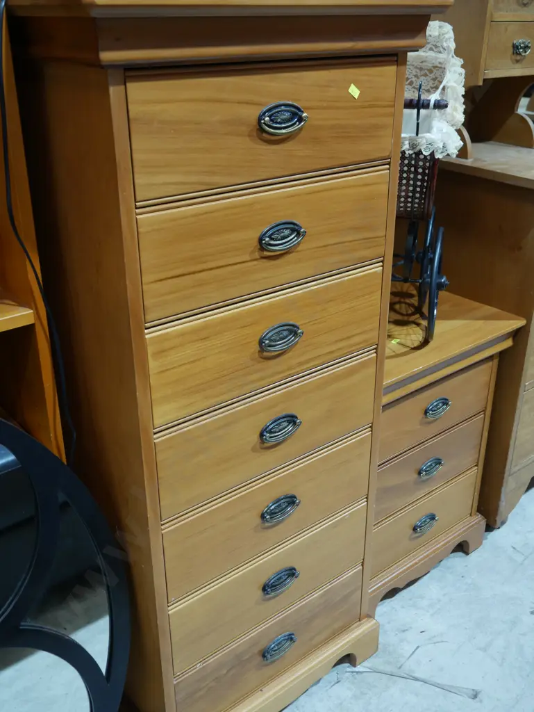 7 drawer chest & bedside drawers Image 1++