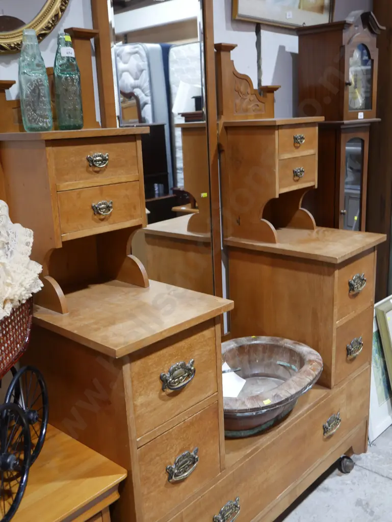 Oak mirror back dresser Image 1++