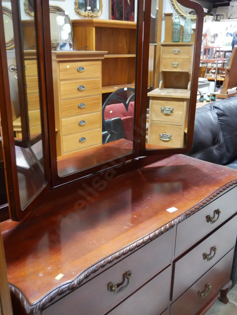 Mirror back dresser Image 1++