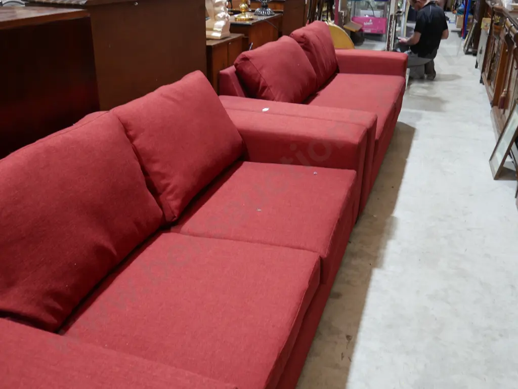 2 piece lounge suite Image 1++