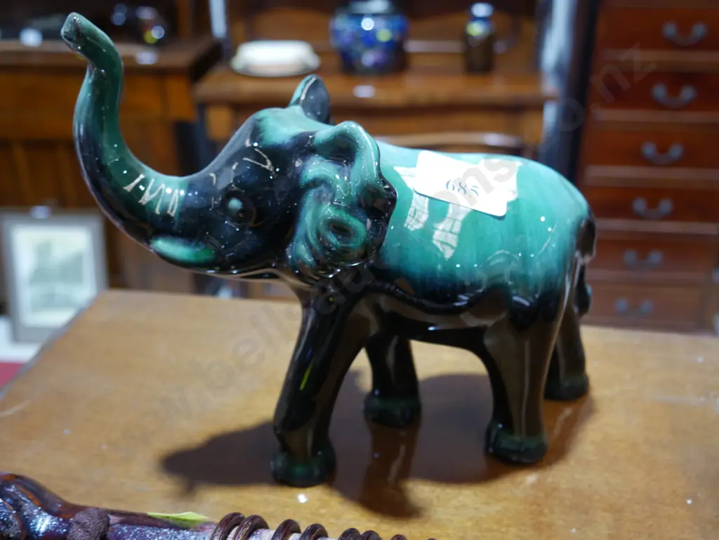 Blue mountain pottery elephant Image 1++