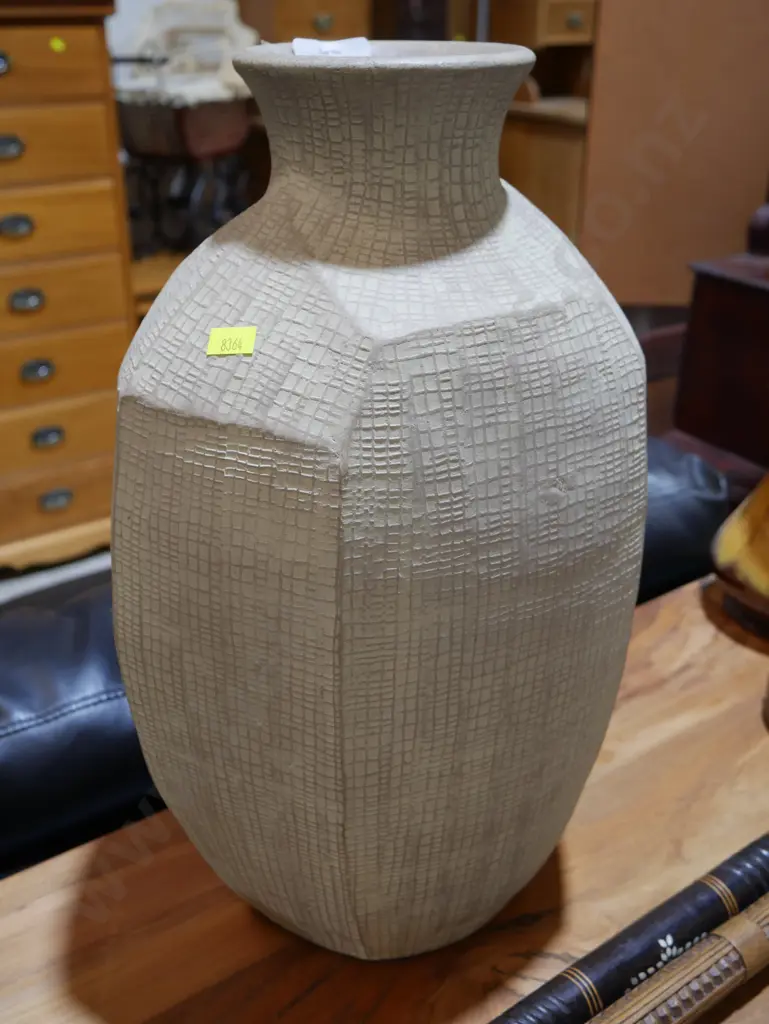 Pottery vase Image 1++