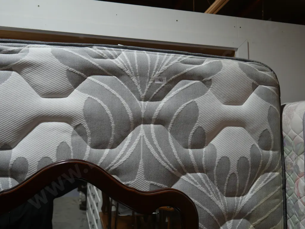 King. single bed Image 1++