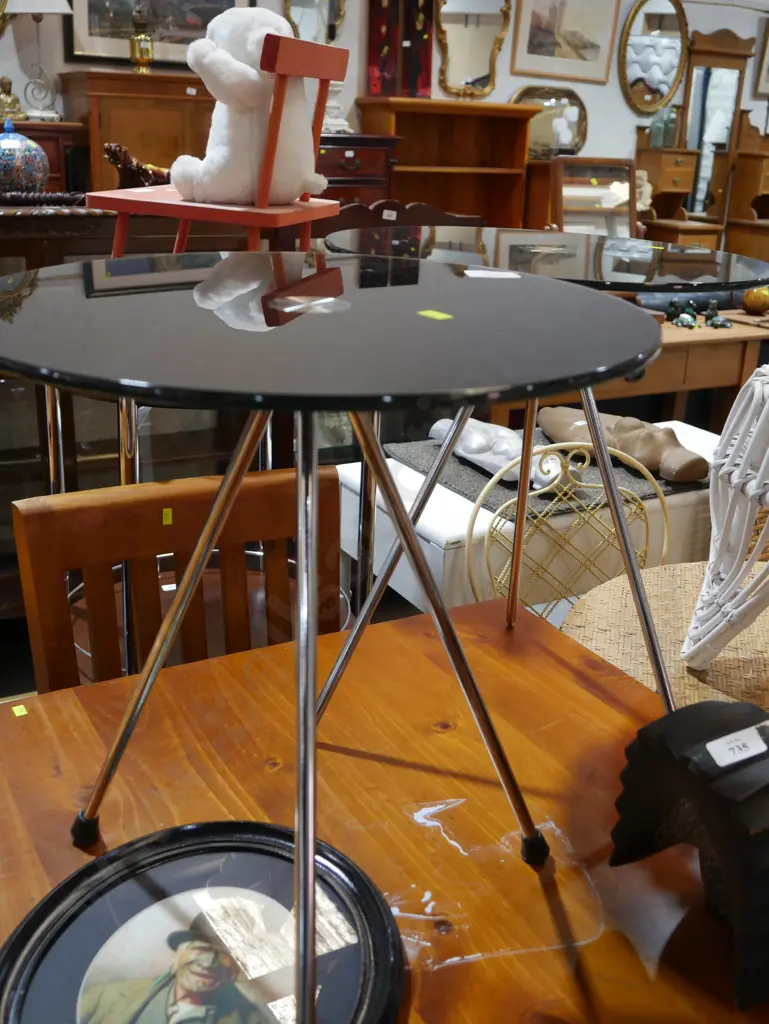 Pair black glass topped side tables Image 1++