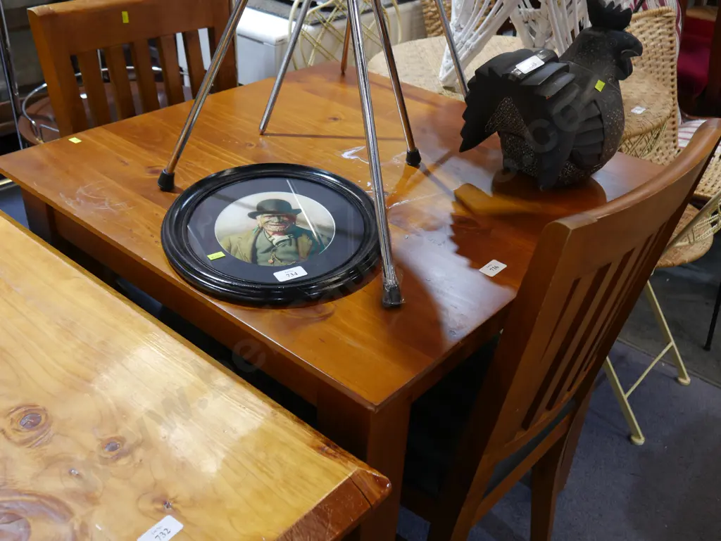 Dining table and 2 chairs Image 1++