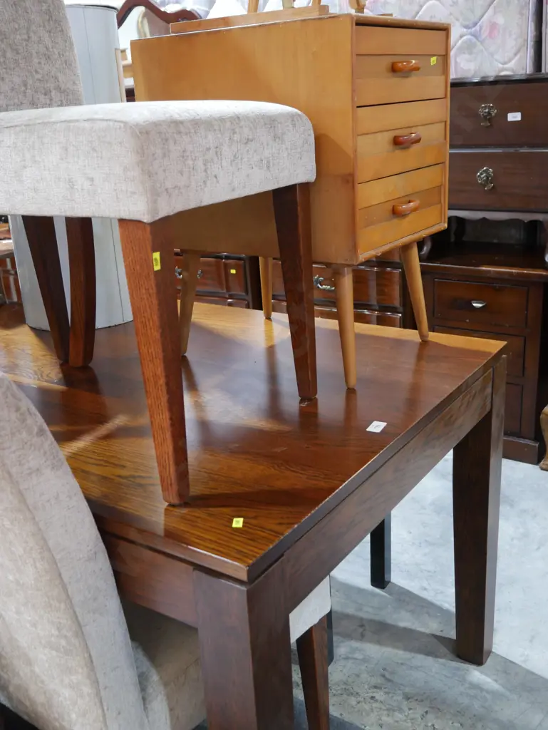 Dining table and 2 chairs Image 1++