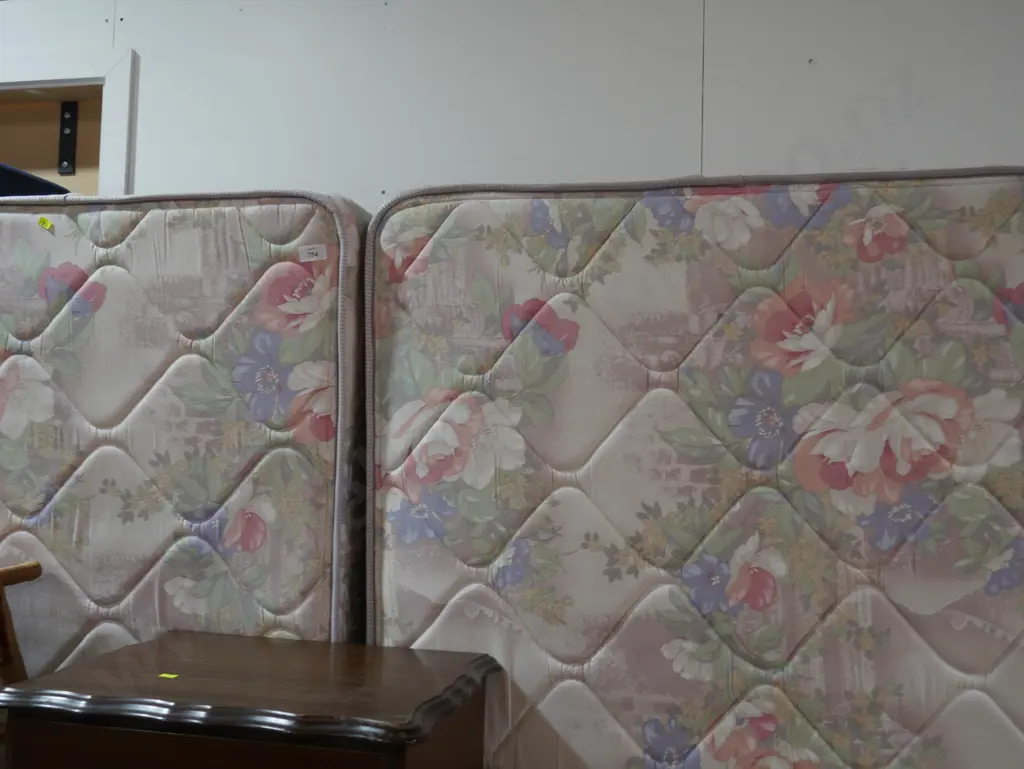 2 single beds Image 1++