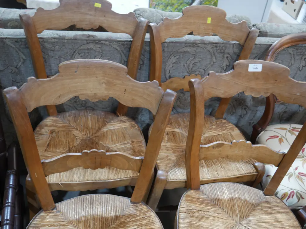 4 seagrass chairs Image 1++