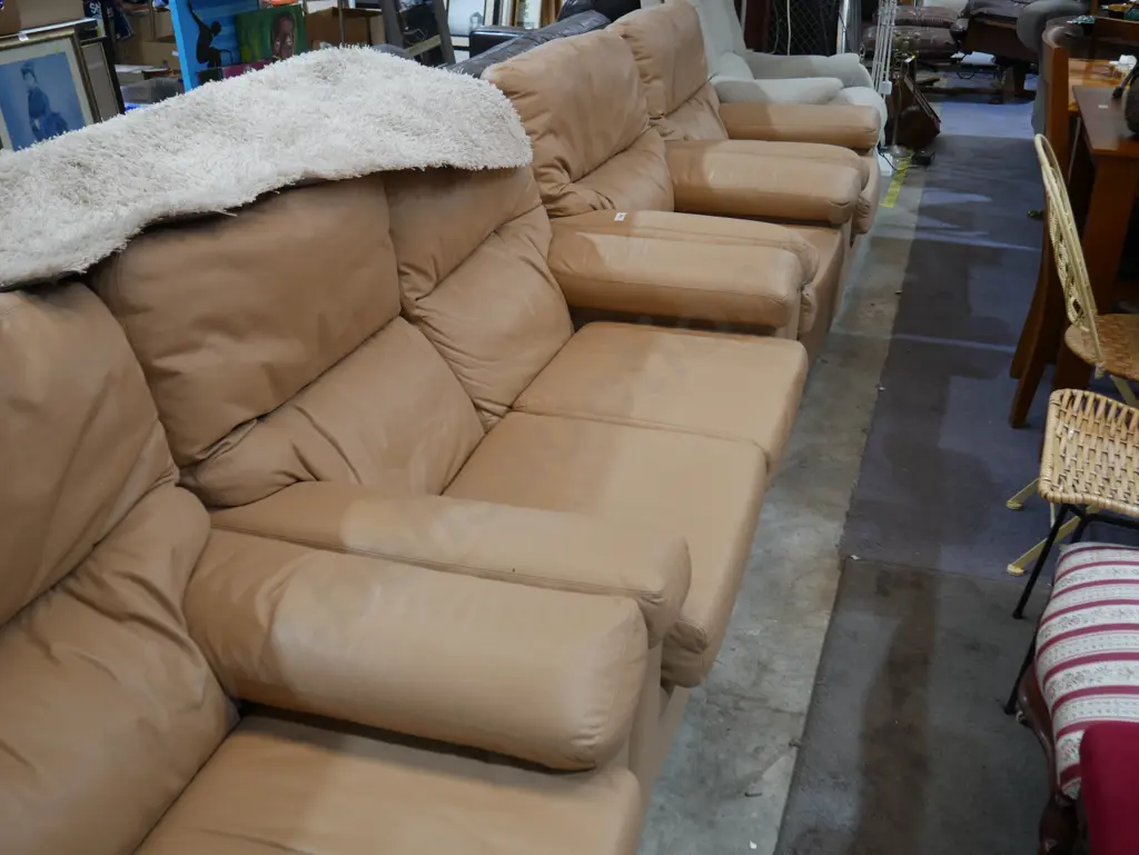 4 piece leather lounge suite Image 1++