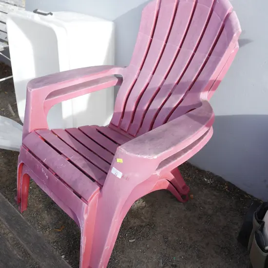 2 pink chairs