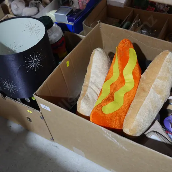 2 boxes Lamp, kitchenware etc