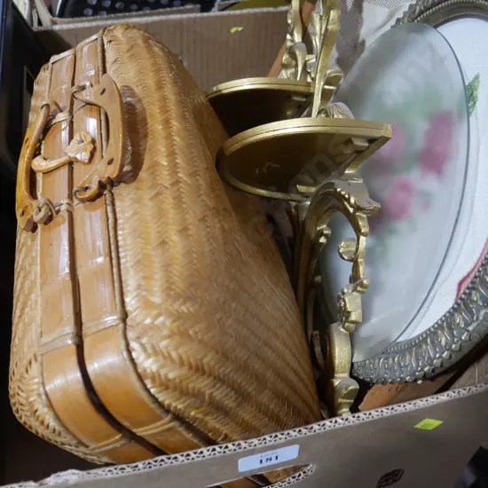 Pictures, wooven bag etc