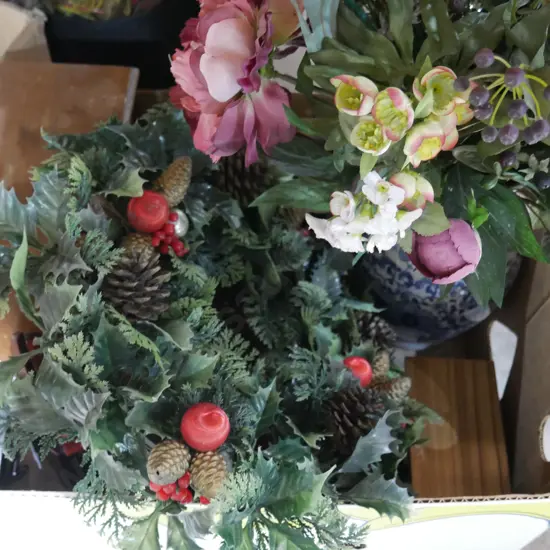 Fake flowers, vases etc