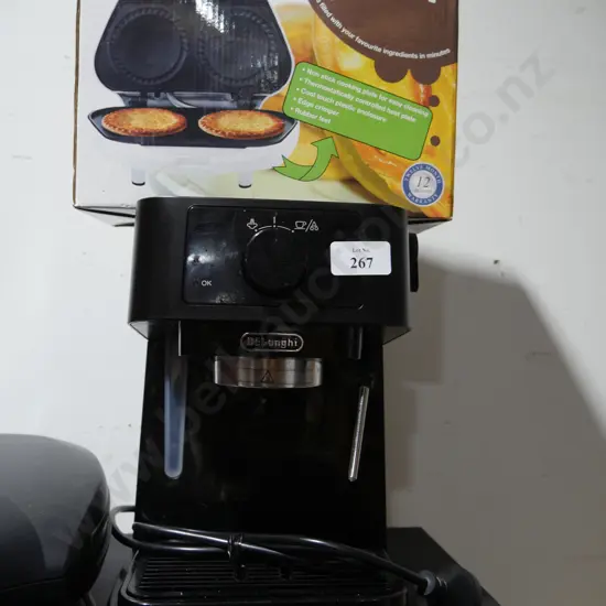 De'Longhi coffee machine and Tempo pie maker