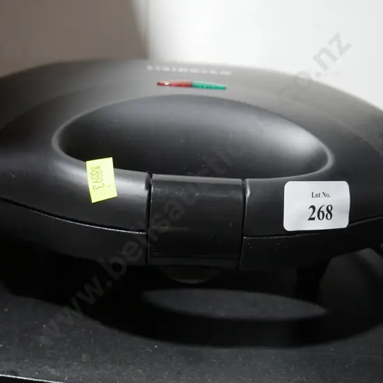 Living and co pie maker