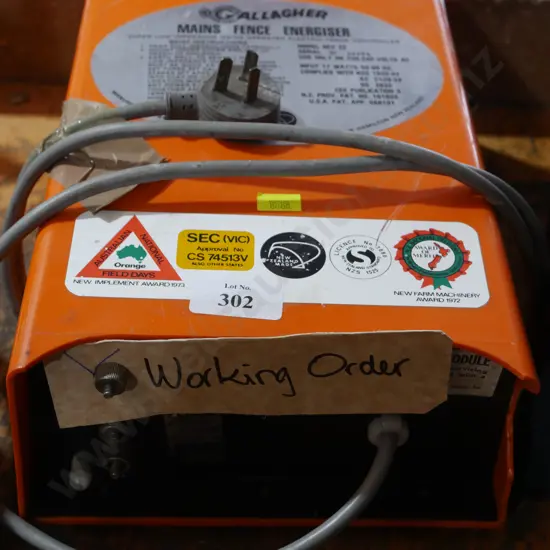 Mains fence energiser