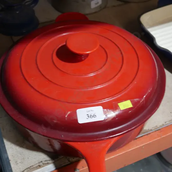 Casserole dish red