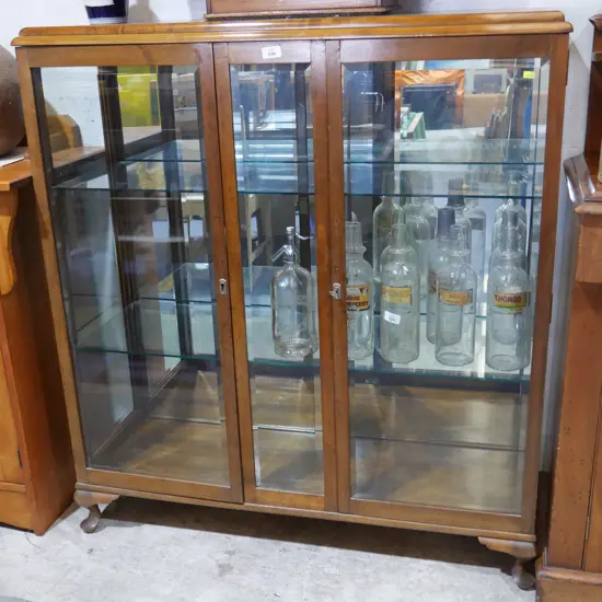 Display cabinet