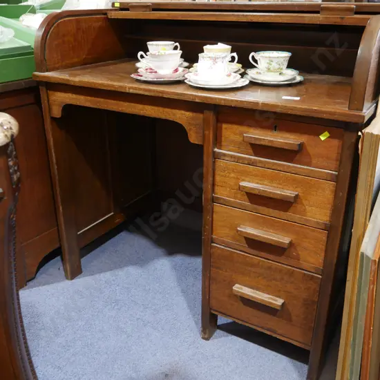 Roll top desk