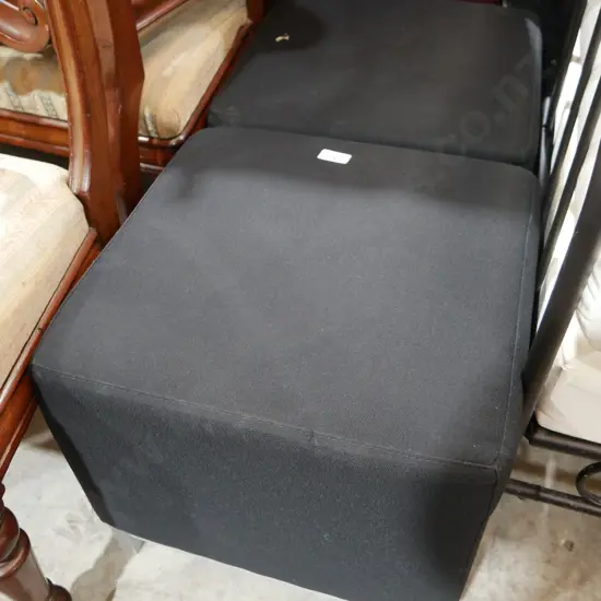 2 ottoman chairs