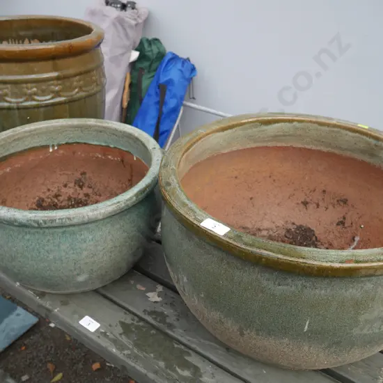 3 terracotta pots
