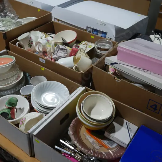 5 boxes of kitchenware