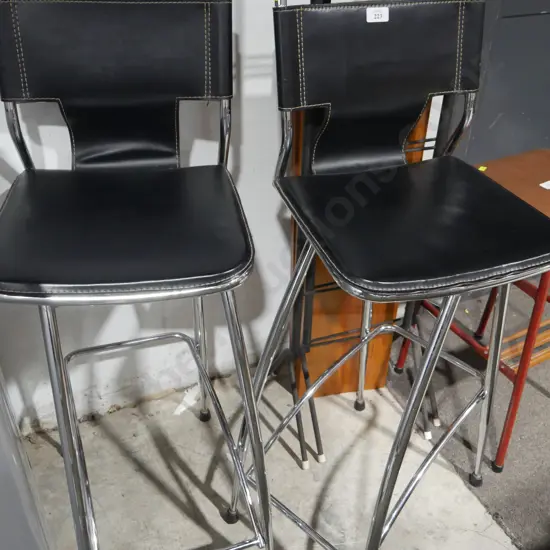 2 barstools