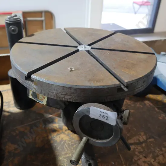 Engineering turntable