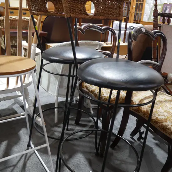 2 bar stools