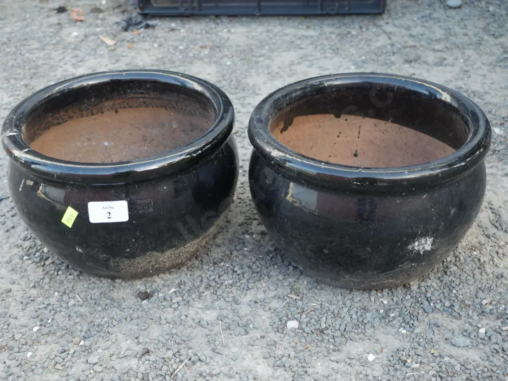 2 black plant pots Image 1++