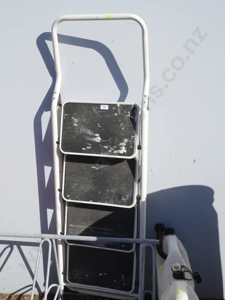 Step ladder Image 1++