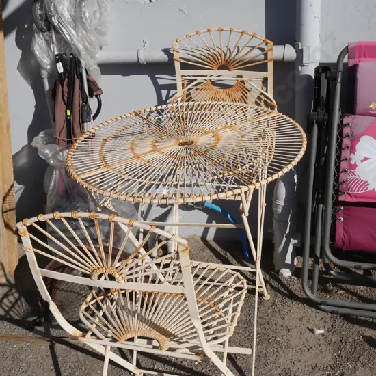 Metal wire outdoor setting