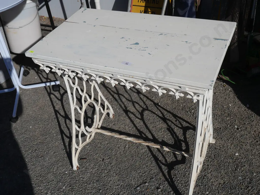 Sewing table Image 1++