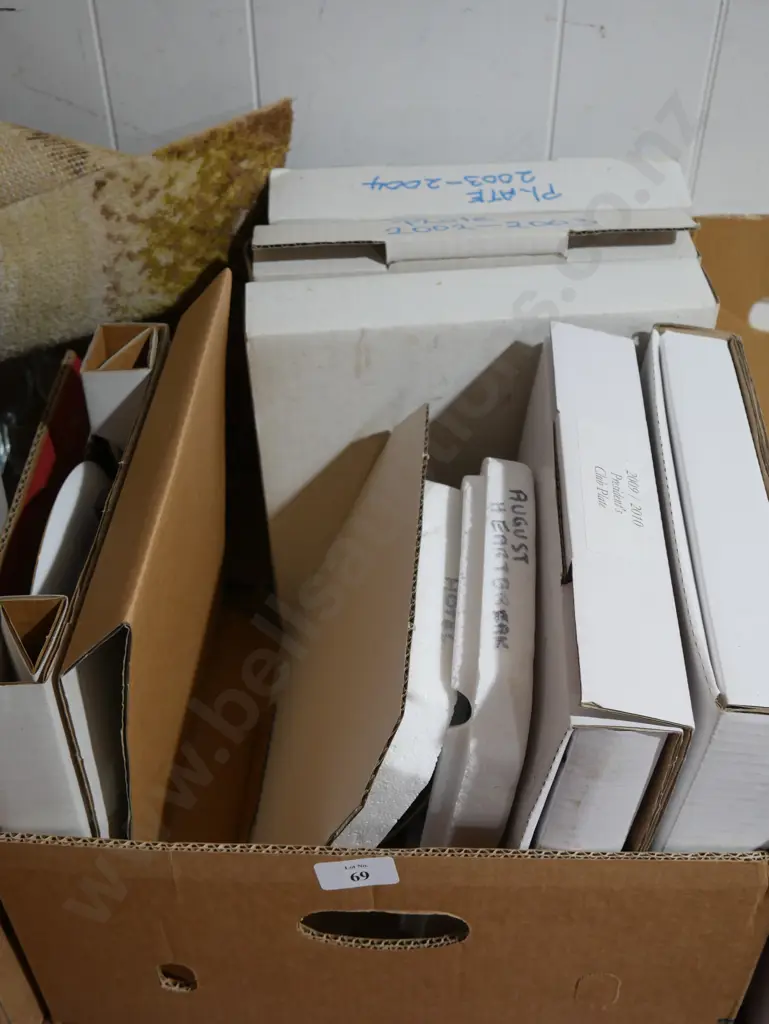 Assorted picture plates Image 1++