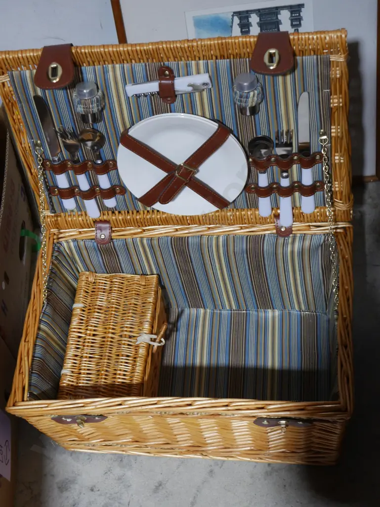 Picnic basket Image 1++