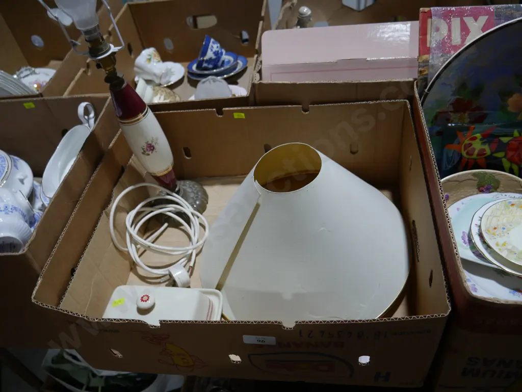 Butter dish, table lamp Image 1++