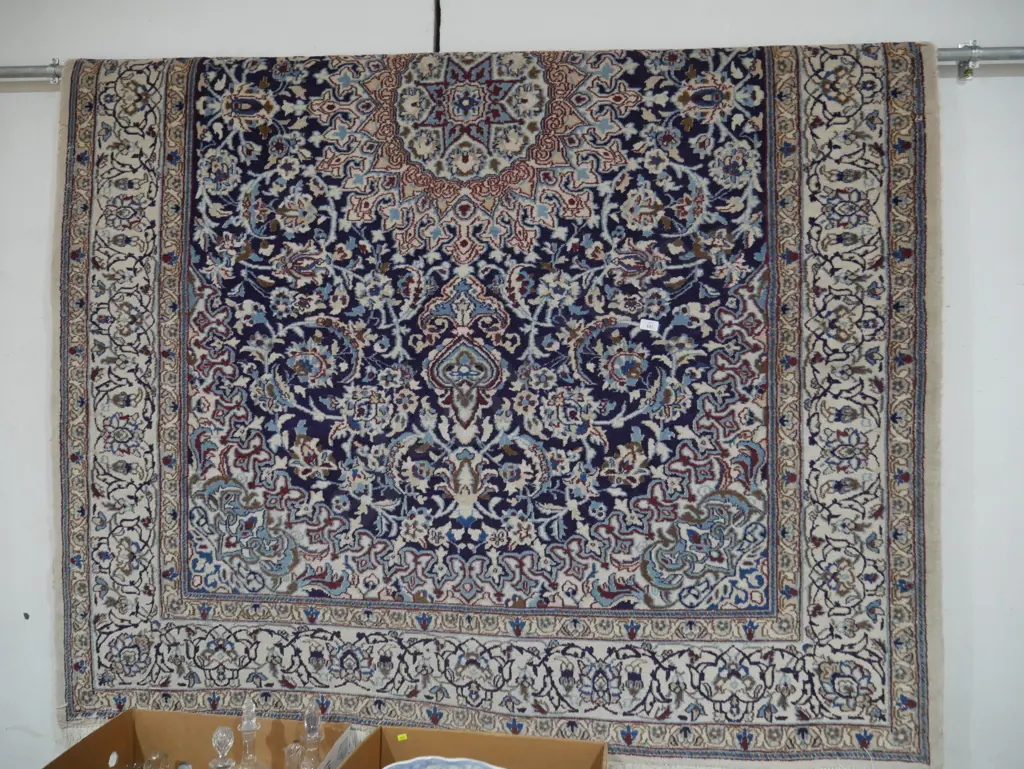 Hand knotted floor rug Image 1++