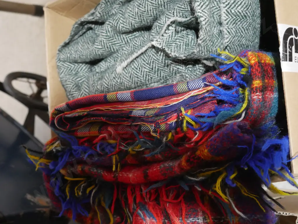 2 blankets Image 1++