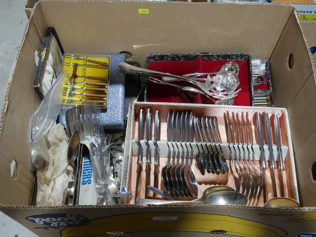 Assorted cutlery Image 1++